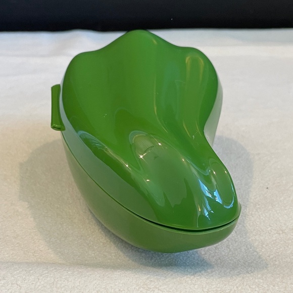 BNWOT Tupperware Chili Pepper Keeper in Green - Picture 4 of 9
